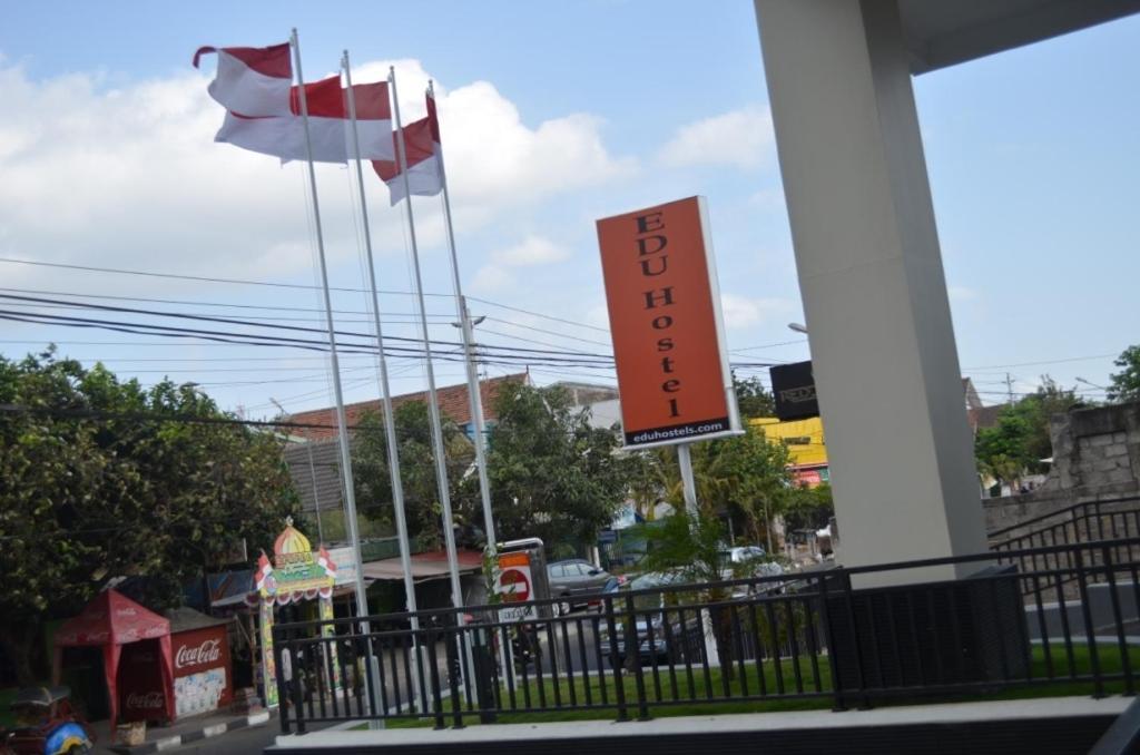 Edu Hostel Yogyakarta Exteriör bild