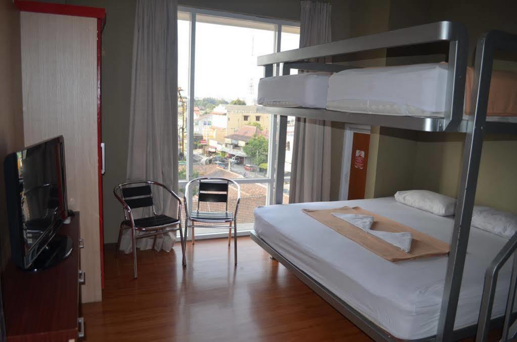 Edu Hostel Yogyakarta Exteriör bild